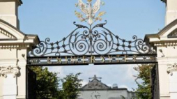 Brama główna Uniwersytetu Warszawskiego. Fot. PAP/W. Pacewicz