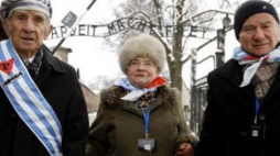 Byli więźniowie niemieckich obozów podczas uroczystości 70. rocznicy wyzwolenia KL Auschwitz. Fot. PAP/A. Grygiel
