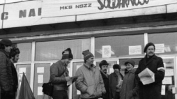 Siedziba Międzyzakładowego Komitetu Strajkowego NSZZ Solidarność. Bielsko-Biała, 29.01.1981 r. Fot. PAP/CAF/K. Seko