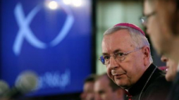 Abp Stanisław Gądecki podczas konferencji nt. obchodów 1050. rocznicy Chrztu Polski. 27.11.2015. Fot. PAP/T. Gzell