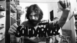 Jerzy Janiszewski, autor znaku Solidarność. Gdańsk, marzec 1981 r. Fot. PAP/CAF/J. Uklejewski