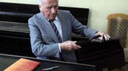 Czesław Kiszczak. Fot. PAP/T. Gzell