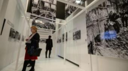 Wernisaż wystawy fotograficznej „Na nowo. Warszawiacy 1945-55” w Domu Spotkań z Historią. Fot. PAP/M. Obara