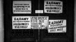 Strajk rolników w siedzibie b. WRZZ (Wojewódzka Rada Związków Zawodowych). Rzeszów, styczeń 1981 r. Fot. PAP/J. Ochoński