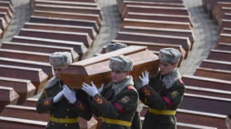 Pogrzeb na polu zasłużonych Cmentarza Łyczakowskiego we Lwowie ponad 500 nieznanych ofiar NKWD. 03.02.2016. Fot. PAP/EPA