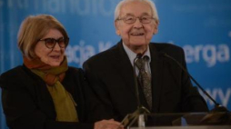Andrzej Wajda z żoną Krystyną Zachwatowicz-Wajdą - laureaci Nagrody im. prof. A. Gieysztora. Fot. PAP/J. Kamińsk