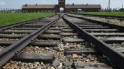 Teren byłego niemieckiego obozu koncentracyjnego Auschwitz. Fot. PAP/J. Bednarczyk