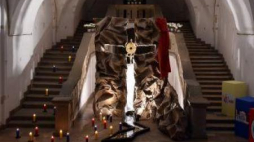 Grób Pański w krypcie kościoła oo. Pijarów w Krakowie. Fot. PAP/J. Bednarczyk