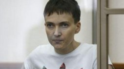 Ukraińska lotniczka Nadia Sawczenko przed rosyjskim sądem. Fot. PAP/EPA