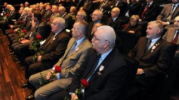 Uroczystość wręczenia Krzyży Wolności i Solidarności opozycjonistom w PRL. Szczecin, 14.03.2016. Fot. PAP/M. Bielecki
