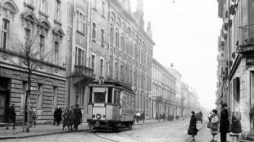 Tramwaj na ul. Topolowej w Krakowie 1933 r. Źródło: NAC