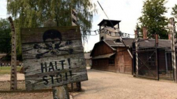 Teren byłego niemieckiego obozu koncentracyjnego Auschwitz. Fot. PAP/J. Bednarczyk