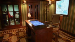 Biurko Władysława Grabskiego, autora reformy walutowej II RP w Centrum Pieniądza im. Sławomira Skrzypka. Fot. PAP/R. Guz