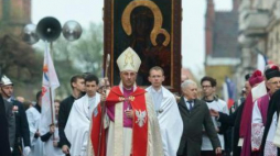 Prymas Polski abp Wojciech Polak podczas uroczystości w Gnieźnie. 13.04.2016. Fot. PAP/J. Kaczmarczyk