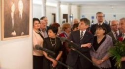 Marszałek Sejmu M. Kuchciński otworzył wystawę "Portrety smoleńskie". Fot. Paweł Kula