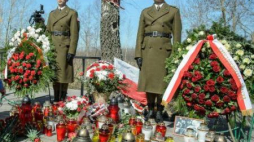 Uroczystości w piątą rocznicę katastrofy smoleńskiej na lotnisku w Smoleńsku. Fot. PAP/W. Pacewicz