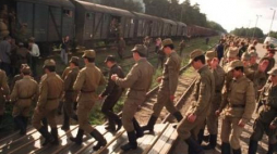 2.10.1992 r. Ostatni rosyjski transport operacyjny opuszcza garnizon w Bornem-Sulinowie. Fot. PAP/J. Undro