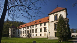 Renesansowy zamek w Suchej Beskidzkiej. Fot. PAP/J. Ochoński