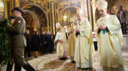 Uroczysta msza święta w bazylice archikatedralnej Świętych Apostołów Piotra i Pawła w Poznaniu. Fot. PAP/J. Kaczmarczyk