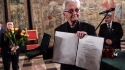 Ks. Adam Boniecki odebrał Nagrodę PAU im. Erazma i Anny Jerzmanowskich. Fot. PAP/J. Bednarczyk