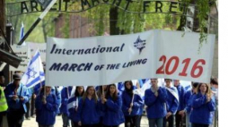 Marsz Żywych z b. niemieckiego obozu Auschwitz I do Auschwitz II-Birkenau. 05.05.2016. Fot. PAP/G. Momot