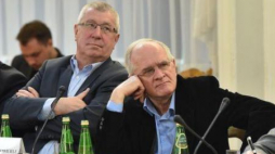 Szef KRRiT Jan Dworak i wicemin. kultury Krzysztof Czabański podczas wysłuchania nt. ustawy medialnej. PAP/R. Pietruszka