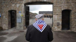 Były więzień niemieckiego obozu koncentracyjnego Mauthausen. 2011 r. Fot. PAP/J. Turczyk