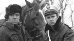 Scena z filmu "Miś". Nz: Stanisław Tym i Eugeniusz Priwieziencew. Fot. PAP/W. Rozmysłowicz