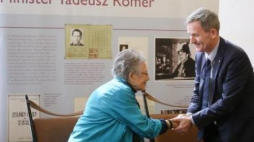 Dyrektor generalny MSZ Dariusz Wiśniewski i Teresa Romer. Fot. PAP/P. Supernak