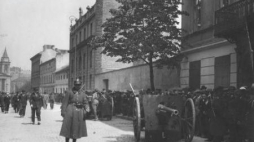 Zamach majowy. Stanowisko artylerii na ulicy Mokotowskiej w Warszawie. Źródło: NAC. 