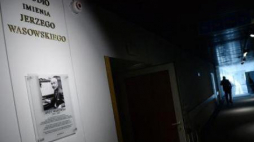 Tablica pamiątkowa odsłonięta podczas uroczystości nadania studiu PR imienia Jerzego Wasowskiego. Fot. PAP/J. Turczyk