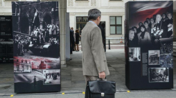 Wystawa “1956: Polska-Węgry. Historia i pamięć” na dziedzińcu Sejmu. Fot. PAP/J. Kamiński