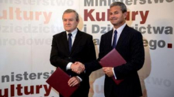 Wicepremier, min. kultury Piotr Gliński i szef międzynarodowej kancelarii Dentos Elliott Portnoy. Fot. PAP/J. Kamiński