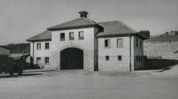 Jourhaus - główna brama do obozu KZ Gusen, dziś ten sam budynek spełnia rolę willi.