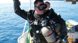 Międzynarodowa ekspedycja rozpoczyna nurkowanie do wraku "Kujawiaka". Fot. Stowarzyszenie Wyprawy Wrakowe