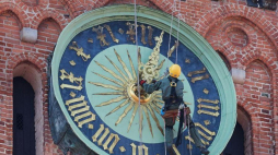 Oględziny mechanizmów zegara Ratusza Głównego Miasta w Gdańsku. Fot. PAP/A. Warżawa