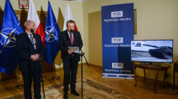 Szef MON Antoni Macierewicz i prezes TVP Jacek Kurski w trakcie konferencji prasowej. 07.07.2016. Fot. PAP/J. Kamiński 