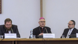 Bp Artur Miziński (C), rabin Michael Schudrich (P), dyr. Muzeum Auschwitz Piotr Cywiński.15.7.2016. Fot. PAP/J. Kamiński