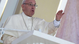 Papież Franciszek przemawia na krakowskich Błoniach. 28.07.2016. Fot. PAP/J. Turczyk 