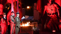Apel Pamięci przed pomnikiem Powstania Warszawskiego. Fot. PAP/B. Zborowski