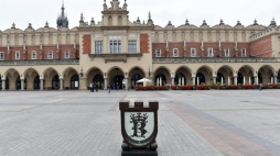 Skarbonka Narodowego Funduszu Rewaloryzacji Zabytków Krakowa wróciła, 19 bm. na krakowski Rynek. Fot. PAP/J. Bednarczyk