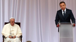 Papież Franciszek (L) i prezydent Andrzej Duda. Oficjalne powitanie na Wawelu. Kraków, 27.07.2016. Fot. PAP/G. Momot