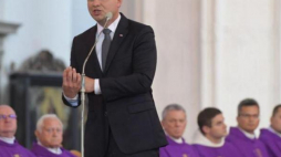 Wystąpienie prezydenta Andrzeja Dudy podczas uroczystości pogrzebowych w bazylice. Fot. PAP/A. Warszawa