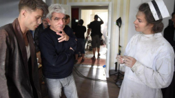 Maciej Zakościelny, Wiesław Saniewski i Marianna Januszewicz na planie filmu „Dywizjon 303”. Fot. PAP/R. Pietruszka