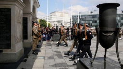Uroczysta zmiana posterunku honorowego przed Grobem Nieznanego Żołnierza. Warszawa, 01.08.2016. Fot. PAP/T. Gzell 