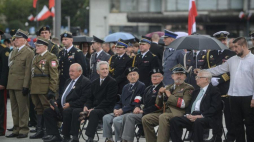 Kombatanci podczas uroczystości odsłonięcia tablicy poświęconej Żołnierzom Wyklętym na GNŻ. Fot. PAP/J. Kamiński 