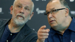 John Malkovich i Lech Majewski na konferencji prasowej w trakcie prac nad filmem "Dolina Bogów". Fot. PAP/A. Grygiel
