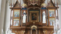 Kościół dominikanów pw. św. Stanisława w Czortkowie - ołtarz główny po pracach konserwatorskich. Fot. Lucyna Omieczyńska