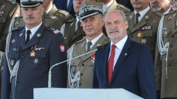 Minister obrony narodowej Antoni Macierewicz podczas obchodów święta Wojska Polskiego. Fot. PAP/M. Obara