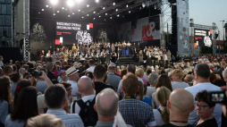 Koncert „Warszawiacy śpiewają (nie)zakazane piosenki” na pl. Piłsudskiego. 2015 r. Fot. PAP/B. Zborowski 